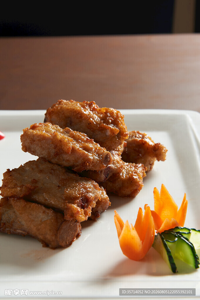 香酥炸排骨摆盘精致