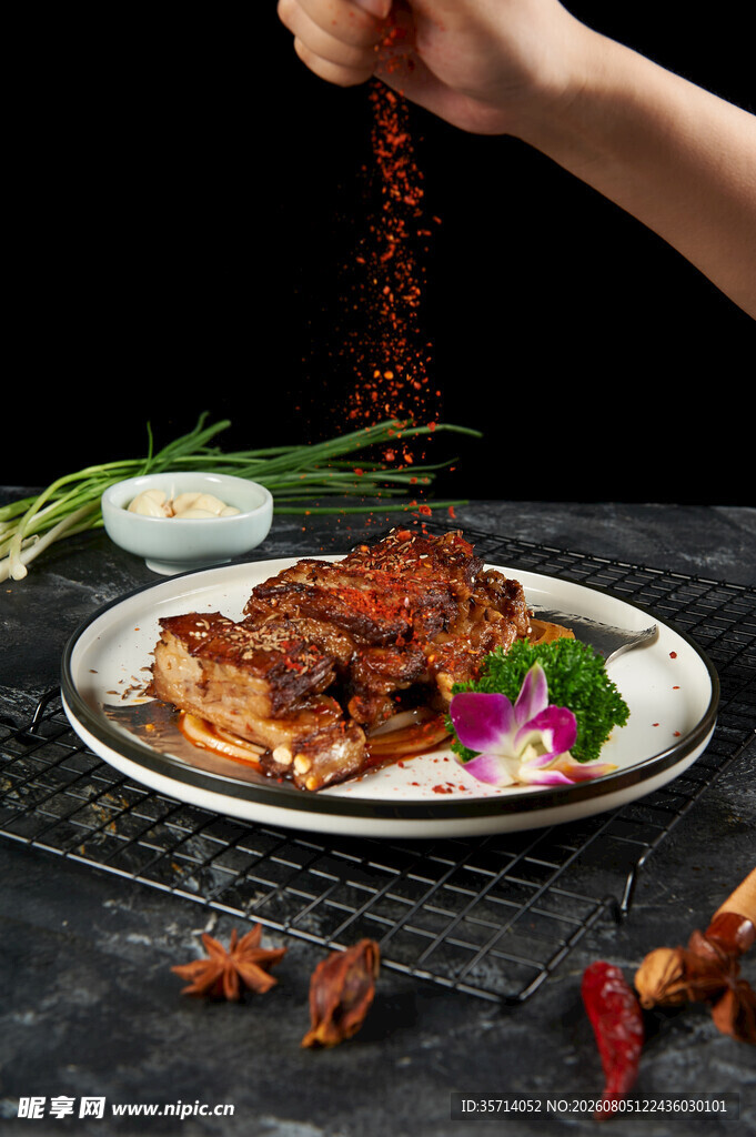 手撒调料的美味烤肉