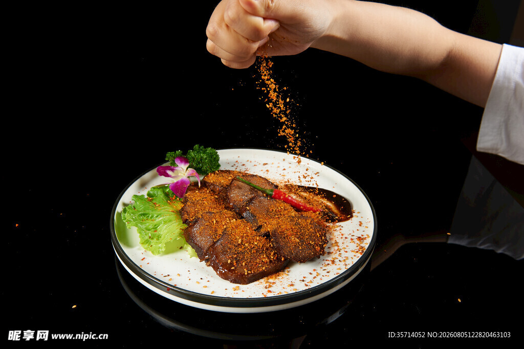 手撒调料的美味烤肉料理