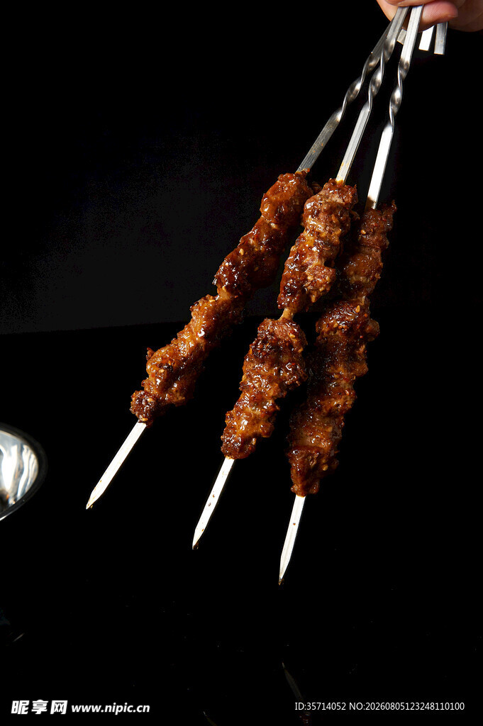 美味烤肉串香气诱人