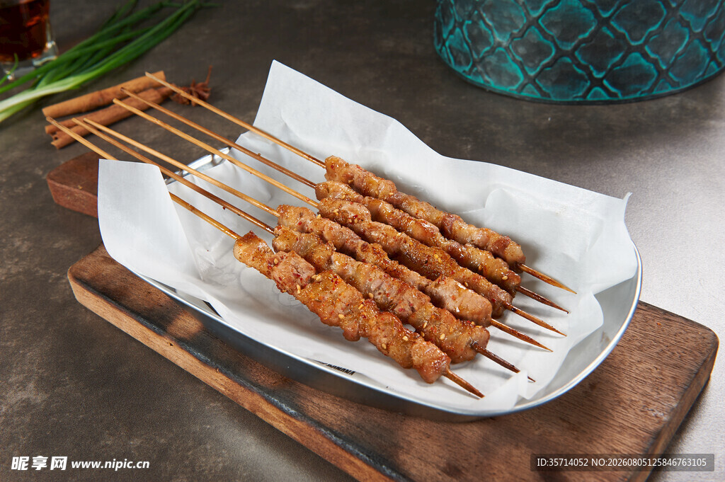 美味烤肉串诱人食欲