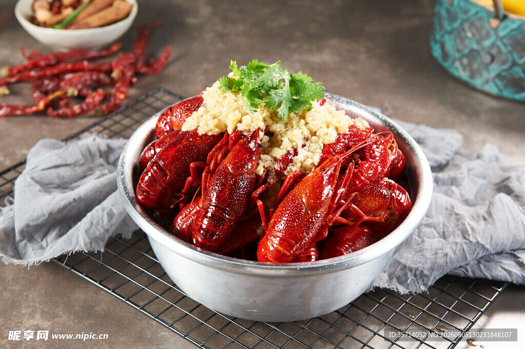 美味蒜蓉小龙虾诱人食欲