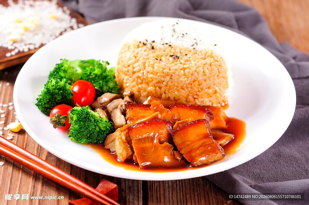 红烧肉盖浇饭
