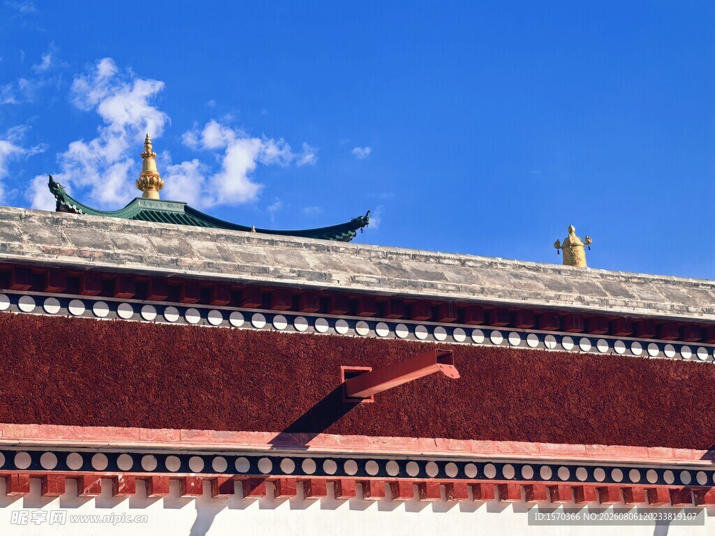 藏式建筑屋顶的独特景致