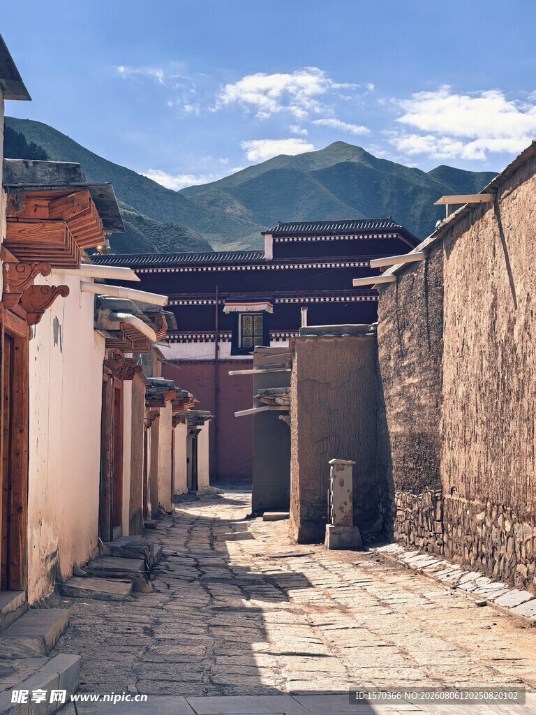藏式小巷 古朴宁静之景