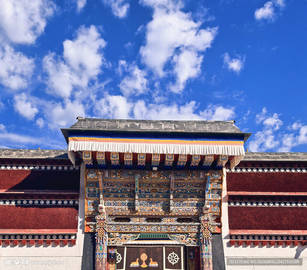 藏式建筑的精美门头
