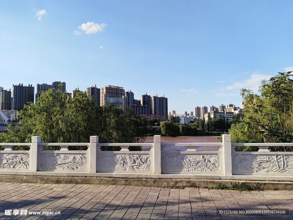城市河畔景观带