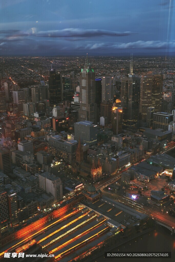 城市夜景俯瞰图
