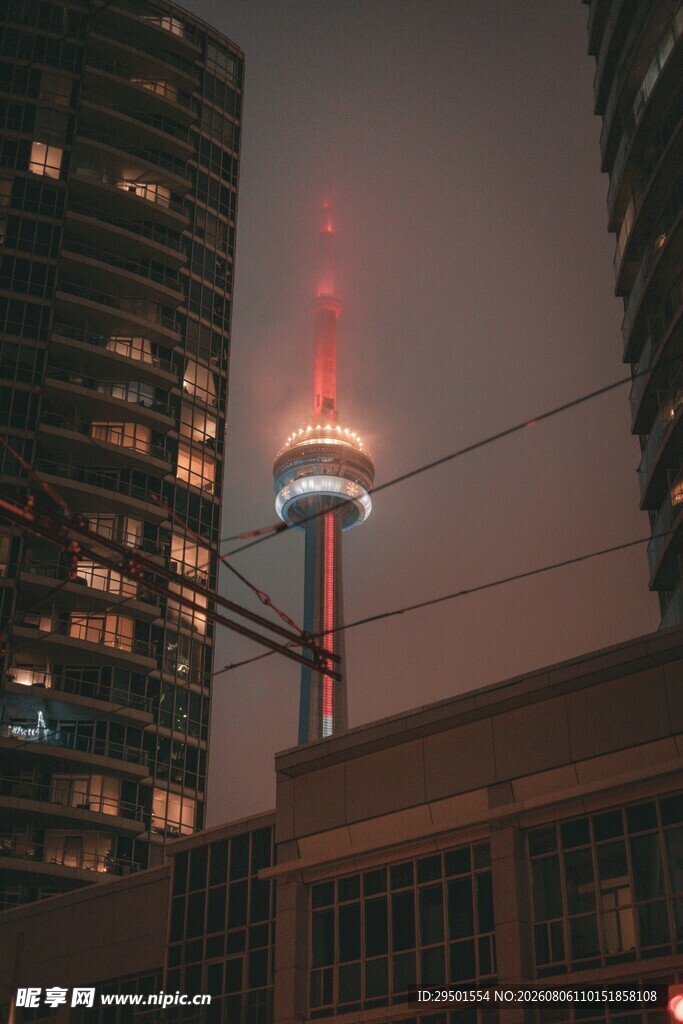 夜幕下的城市地标建筑