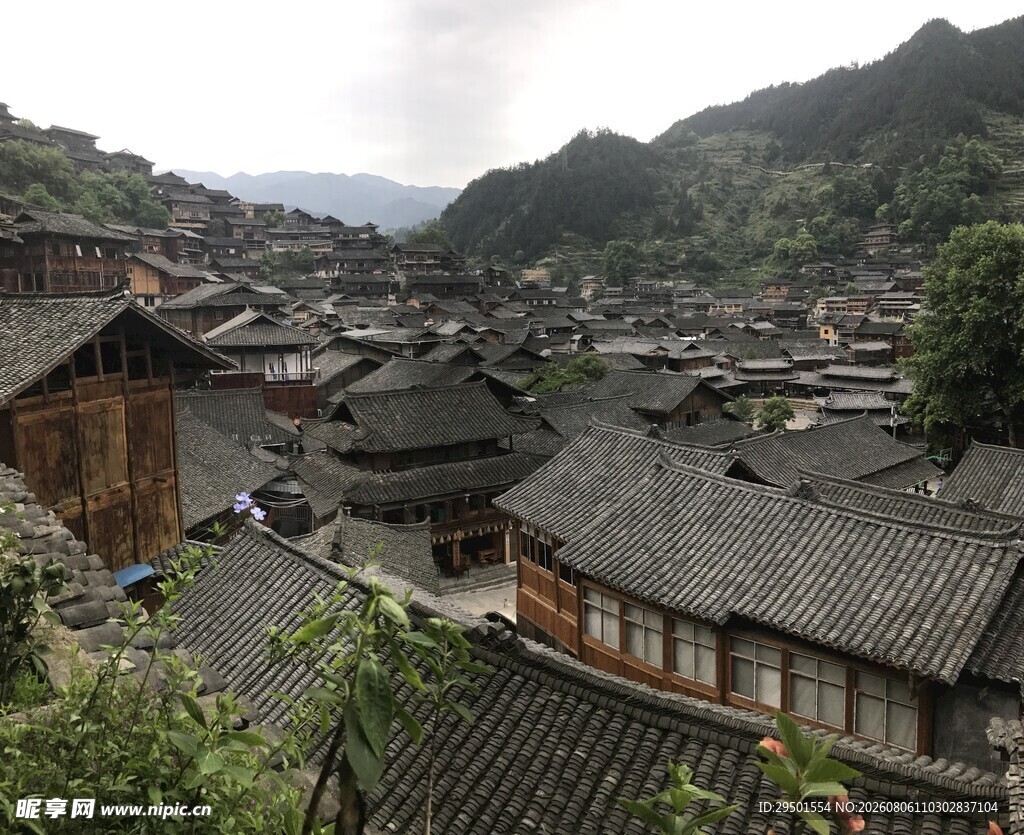苗寨全景