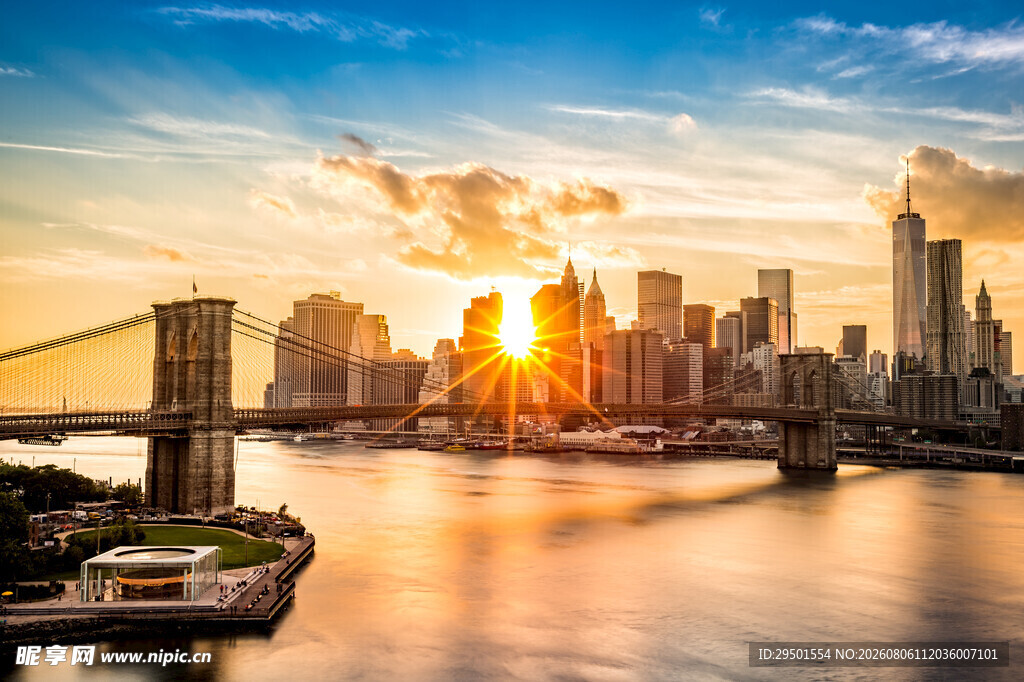 夕阳下的城市桥梁美景