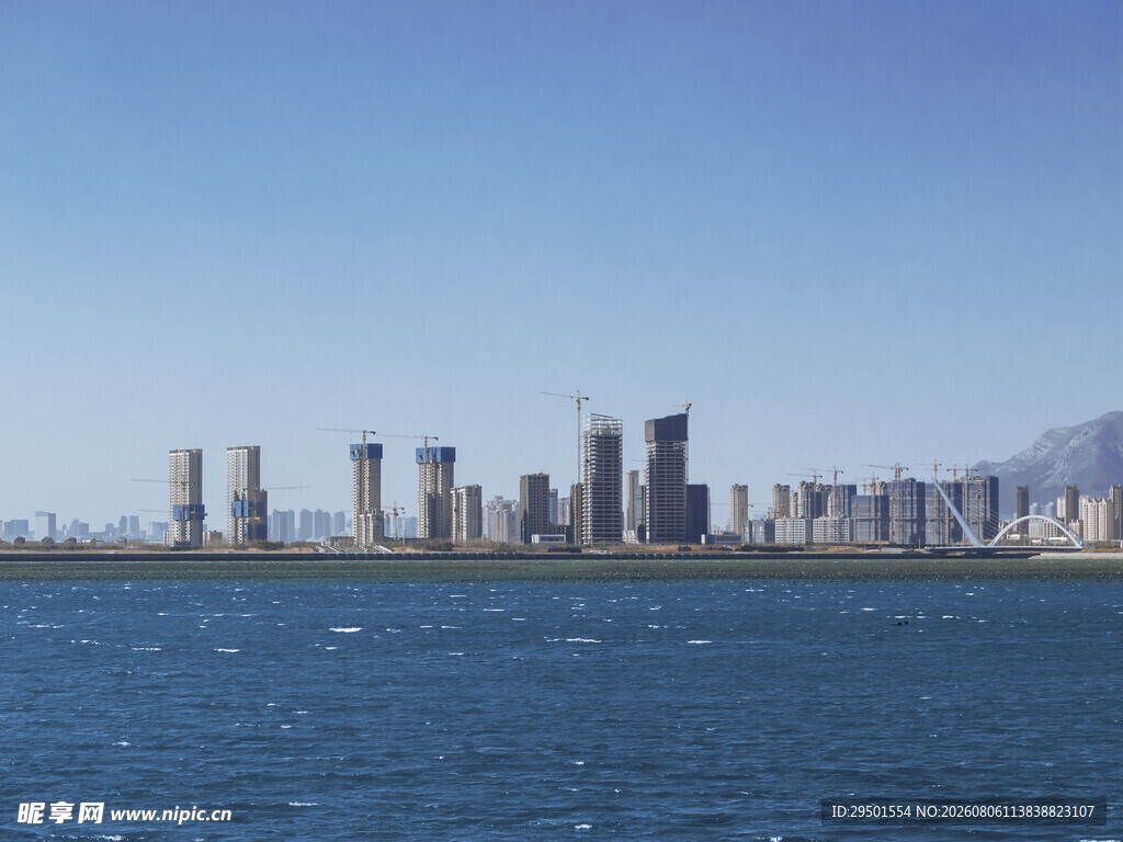海滨城市高楼景观