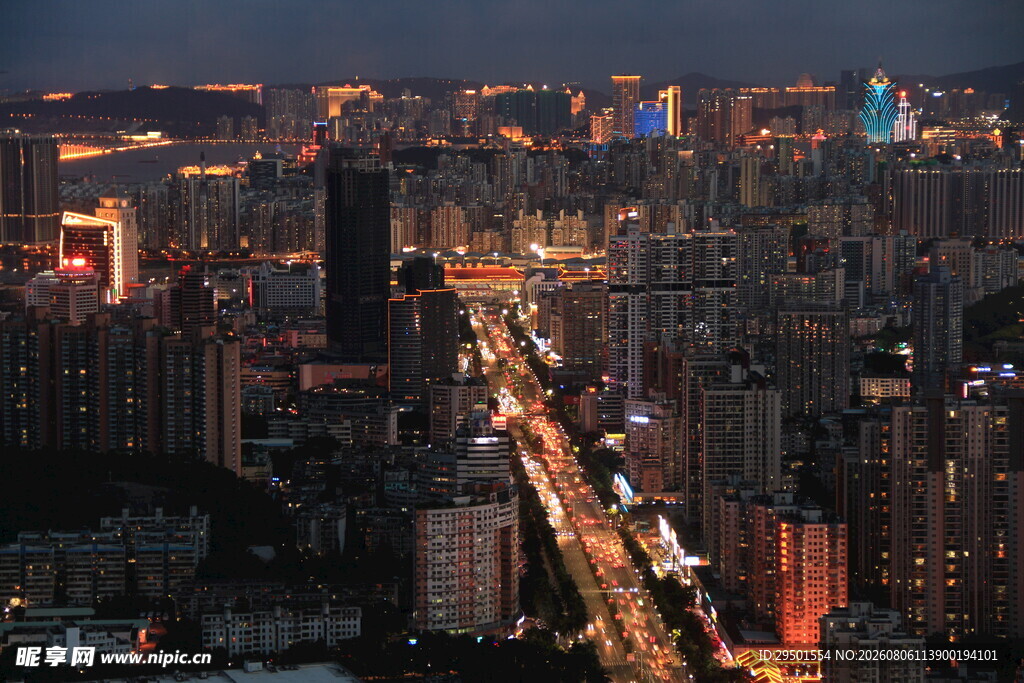 城市璀璨夜景俯瞰图