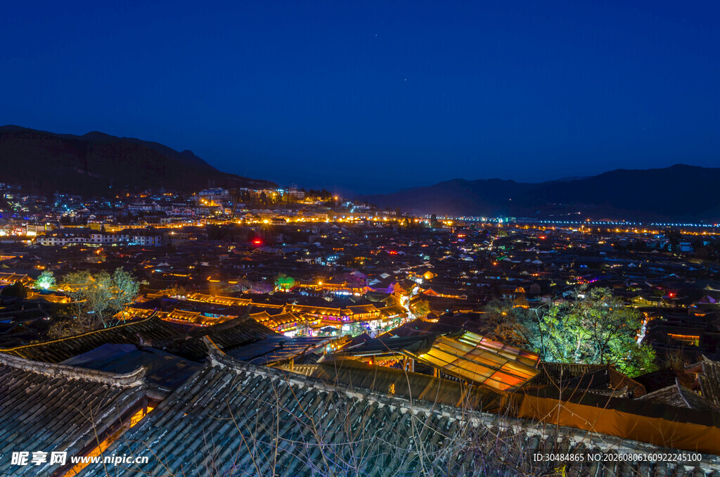 古城夜景璀璨灯火迷人