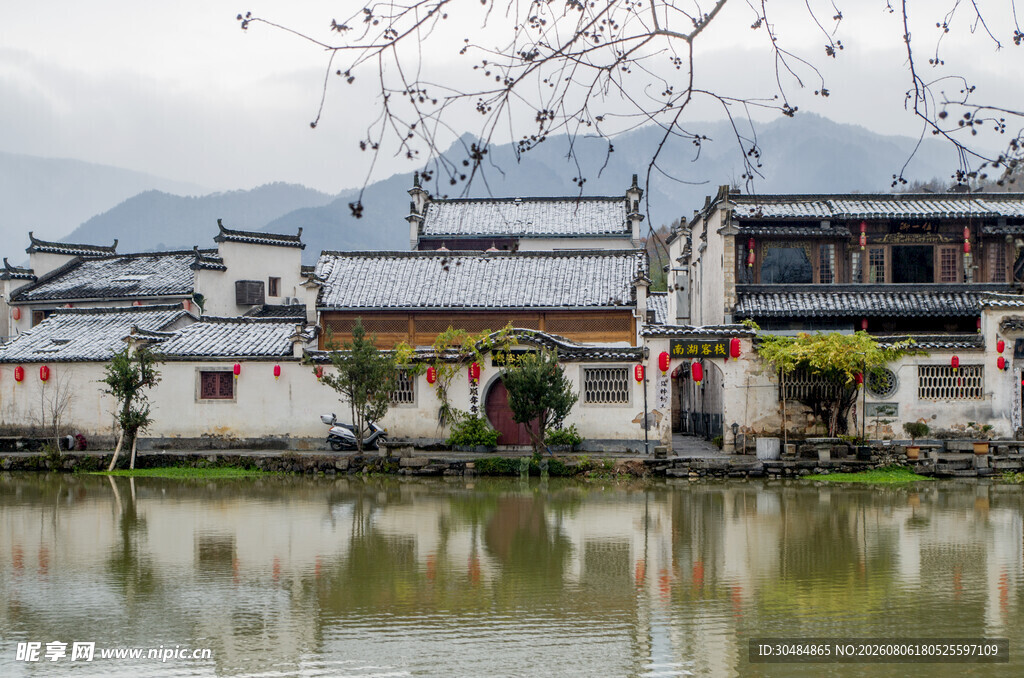 江南水乡古村落湖畔景致