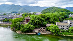 河畔小镇风光
