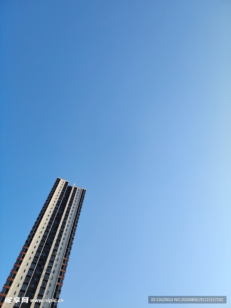高耸入云的摩天大楼