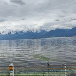 湖畔风光 远山云雾缭绕