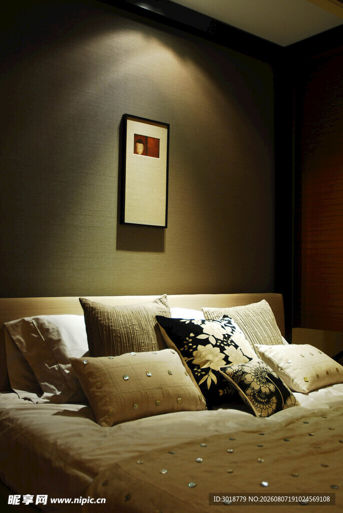 温馨卧室床铺装饰展示