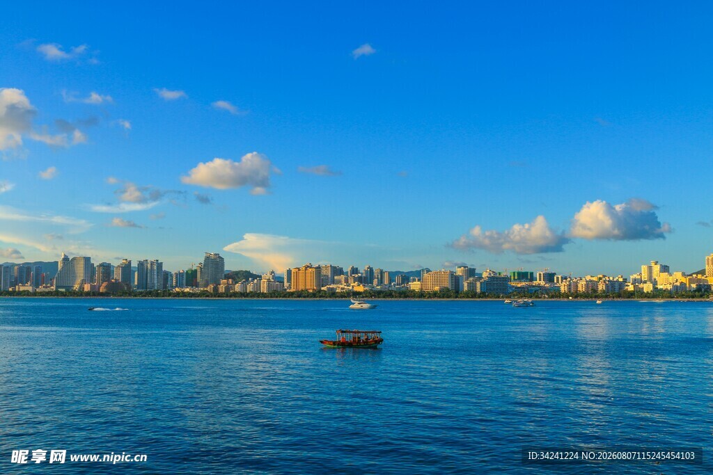 海滨城市美丽水域风光