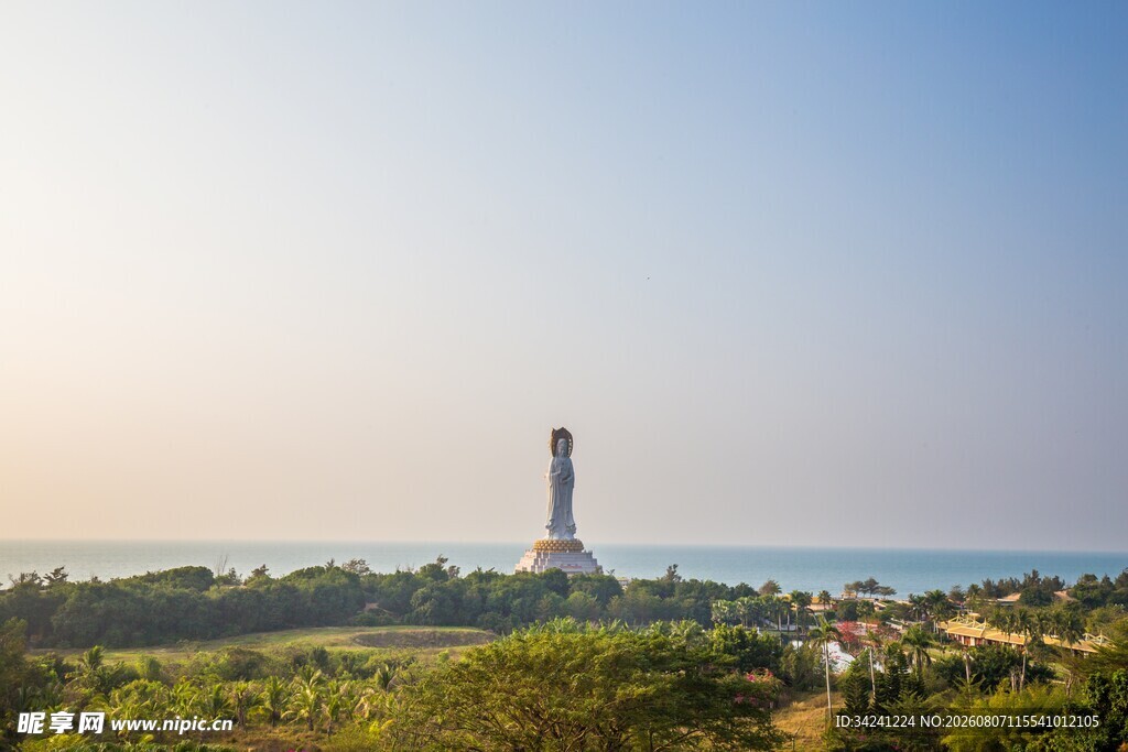 海边灯塔风景