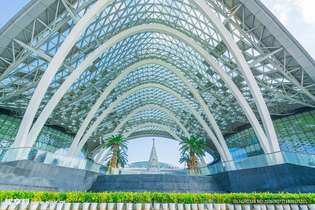 现代拱形玻璃建筑景观