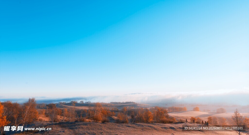 秋日旷野蓝天美景