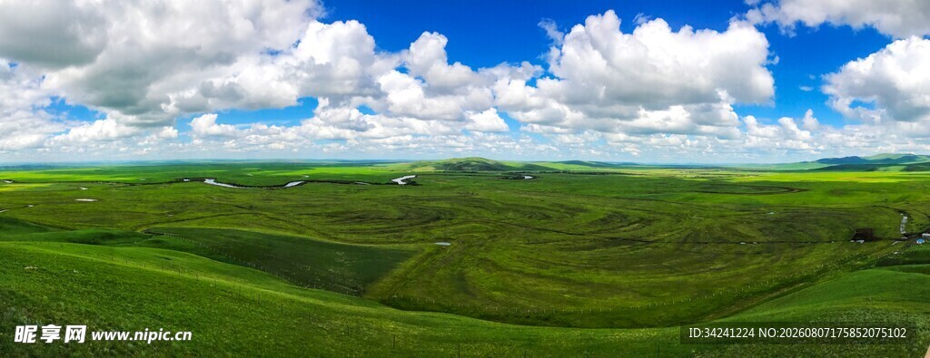 广袤草原蓝天白云美景
