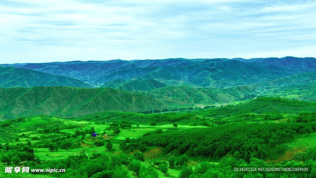翠绿山峦自然风光美景