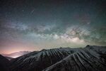 雪山之上的璀璨星空