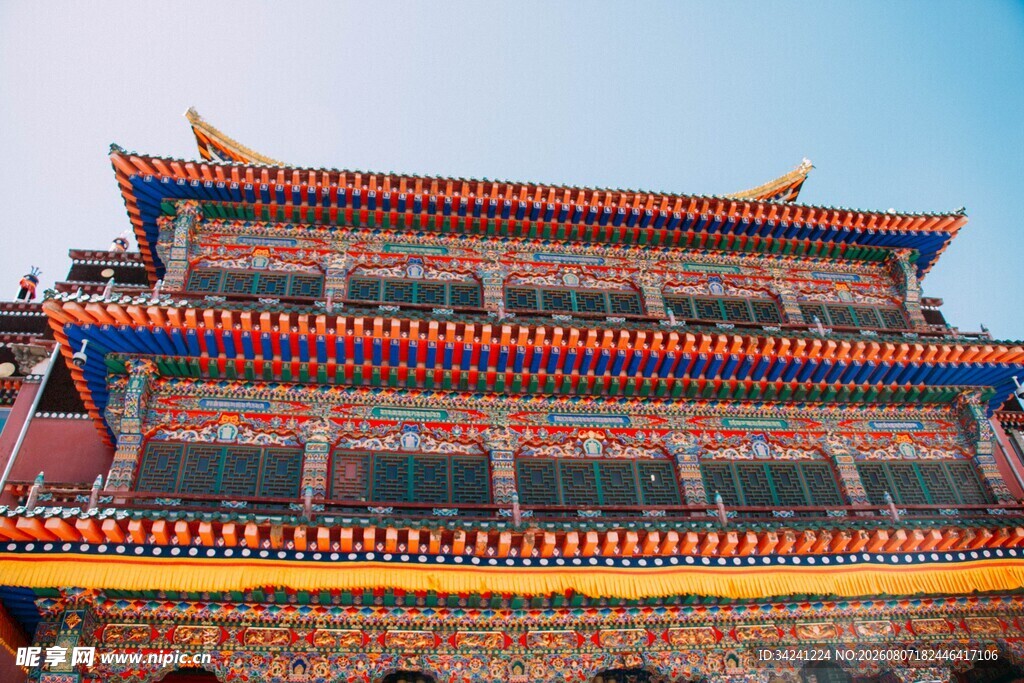 中式古建筑绚丽飞檐斗拱