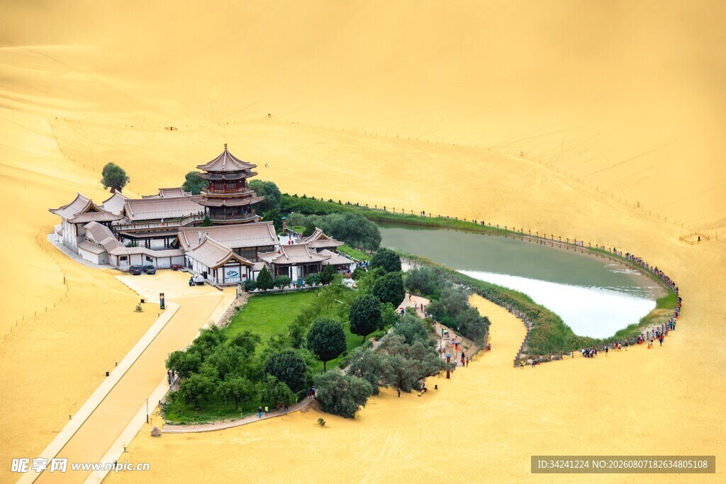 沙漠中的古建筑景观