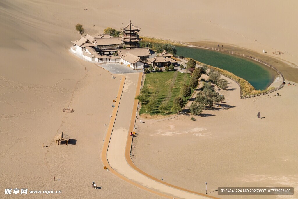 沙漠中的绿洲建筑景观