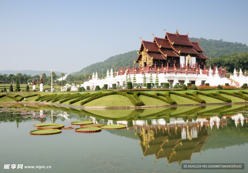 湖畔泰式建筑景观