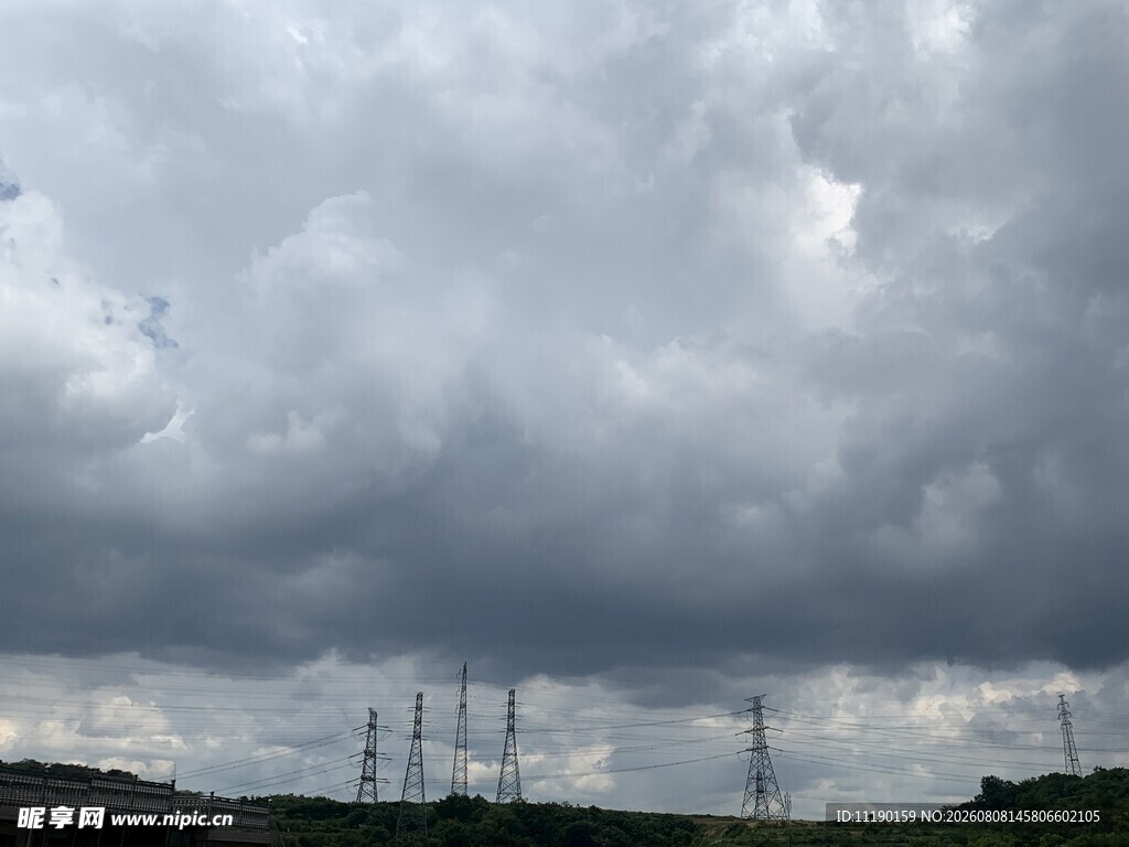夏日乌云