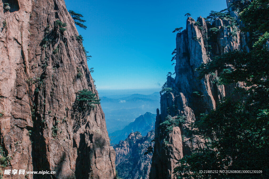 壮丽险峻的高山景观