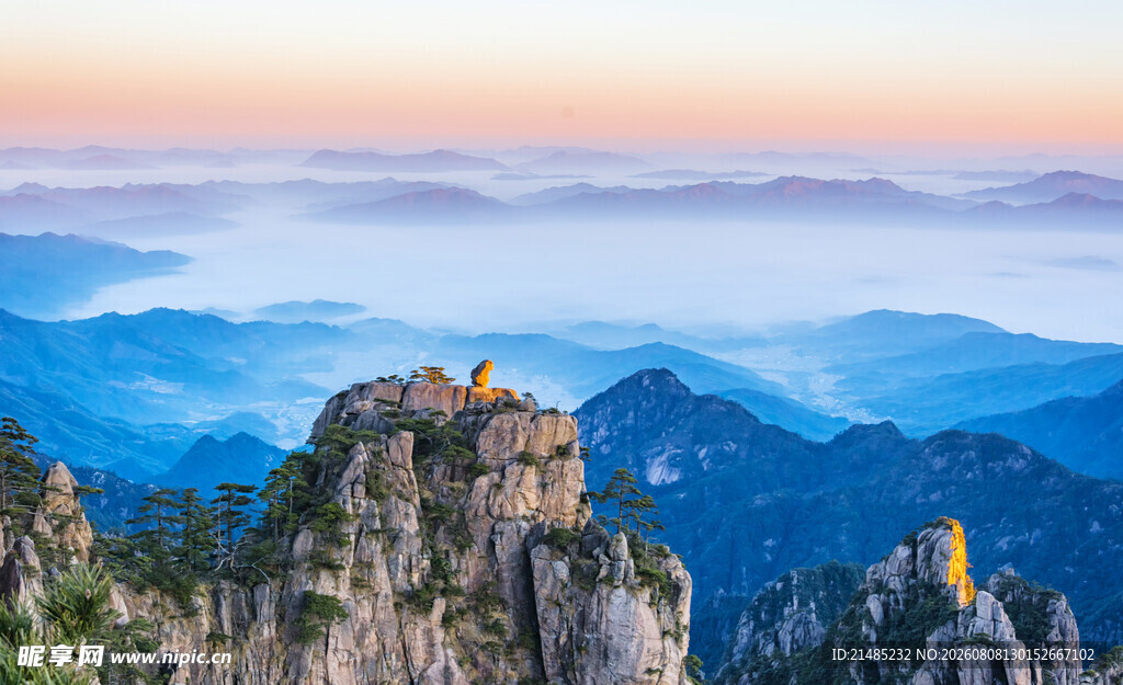 壮丽山峦云海日出景观