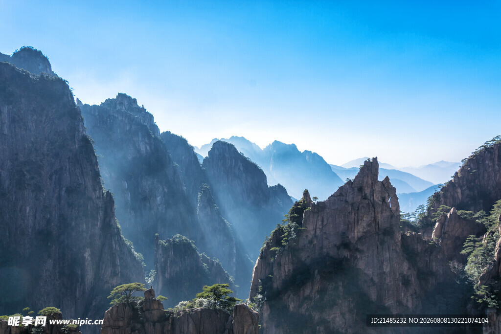 壮丽黄山奇峰景观