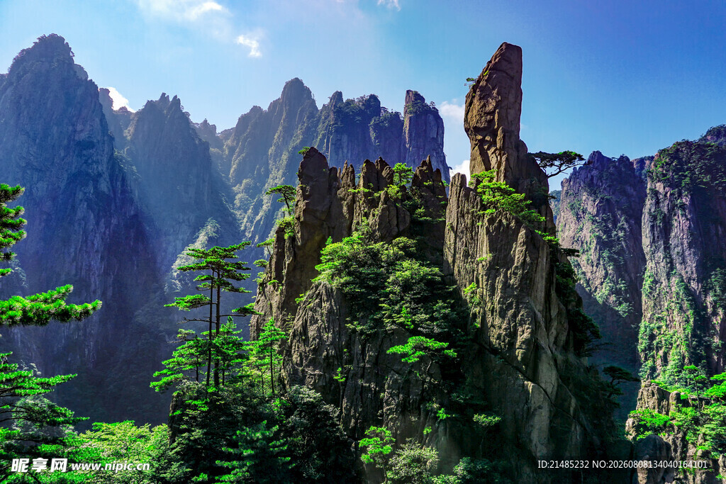 壮丽奇峰景观