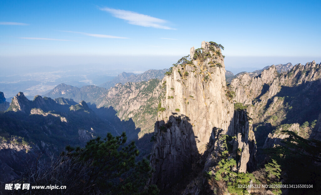 壮丽山峰景观
