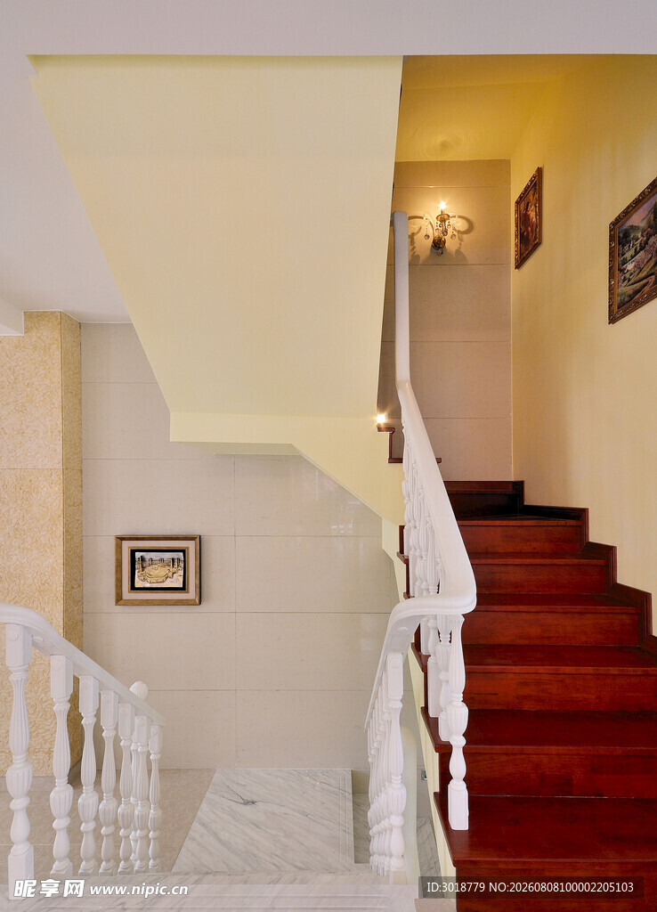 温馨家居室内木质楼梯一角