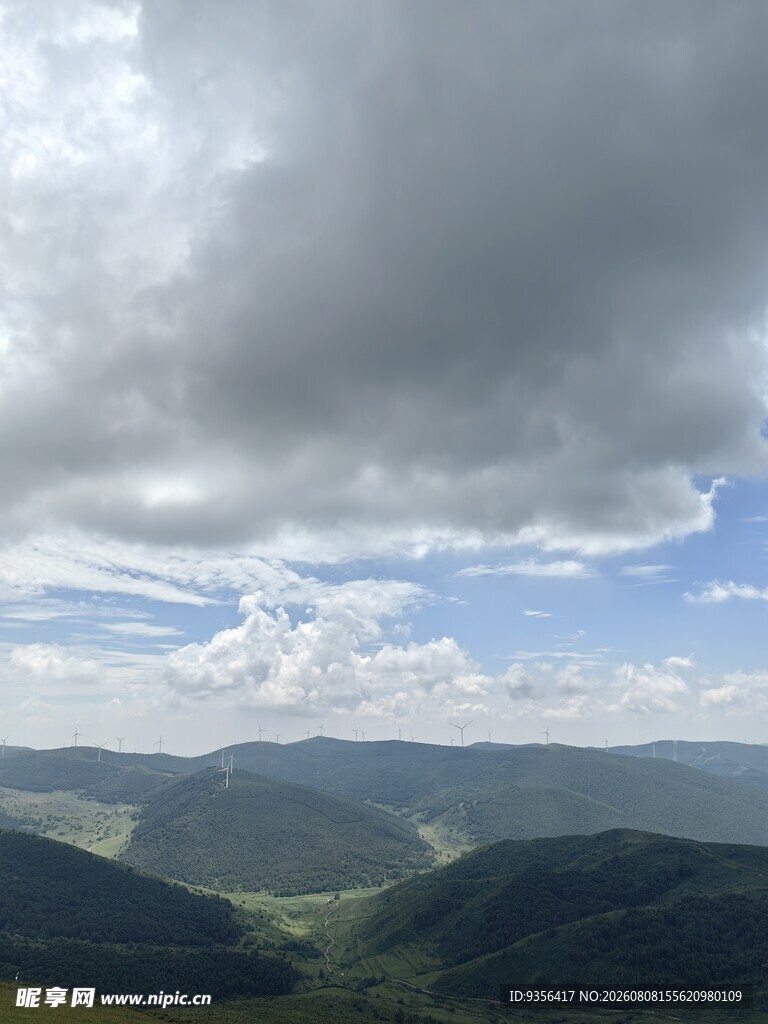 山峦云海间