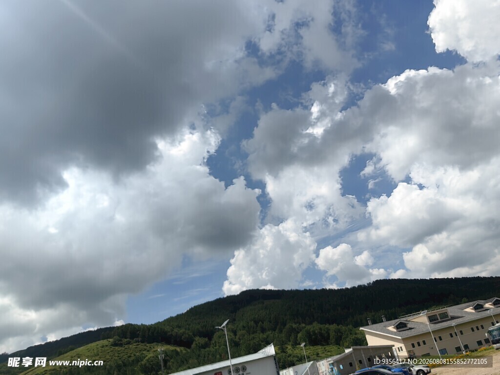 山间云景