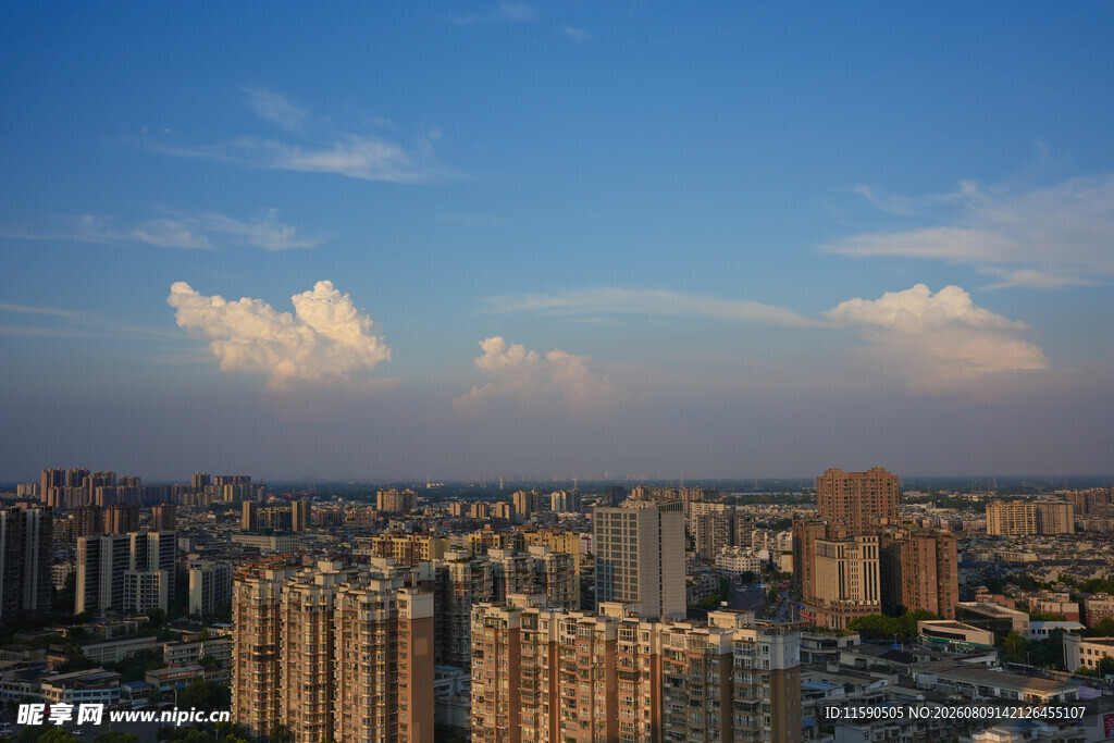 夕阳下的城市