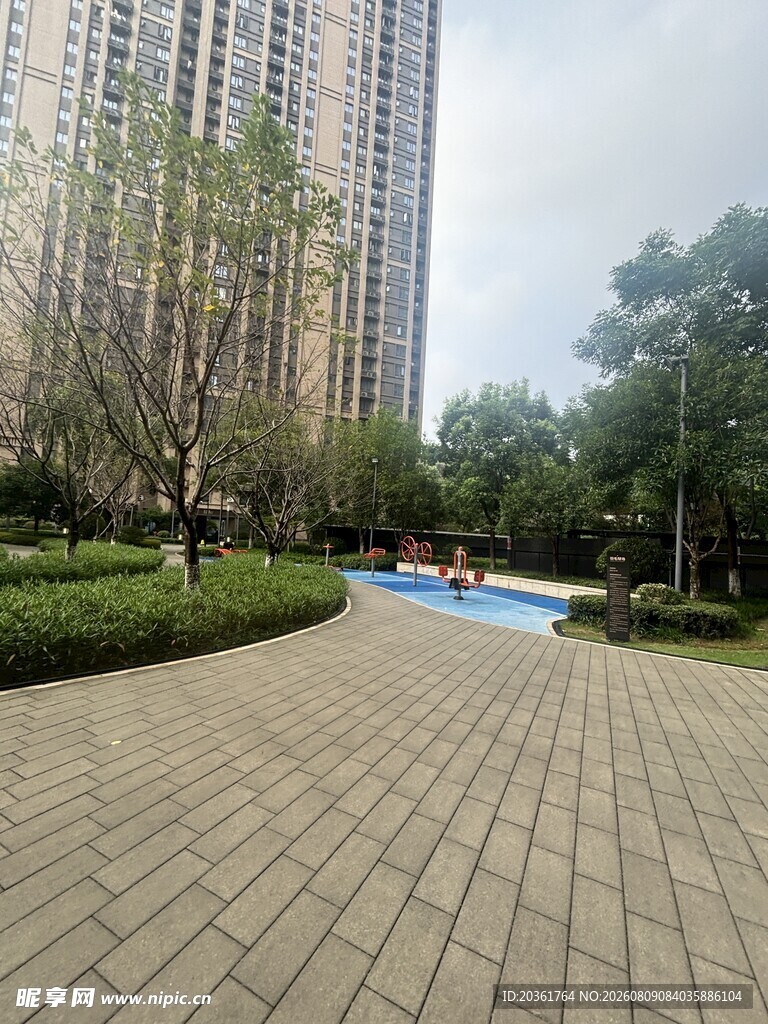 城市中宁静的户外休闲步道