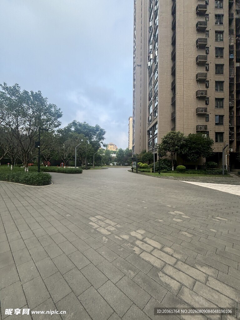 小区宽阔的户外休闲空间