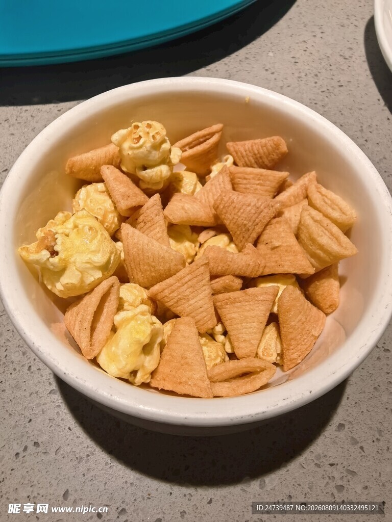 碗中美味三角脆零食
