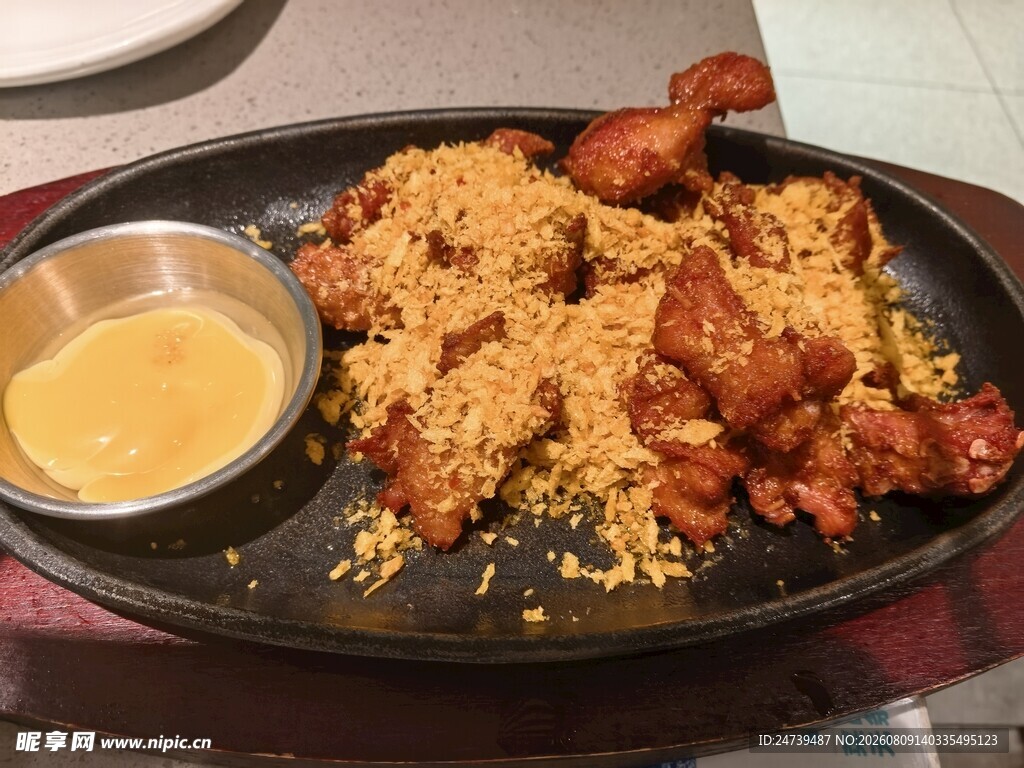 香酥炸鸡配蘸料