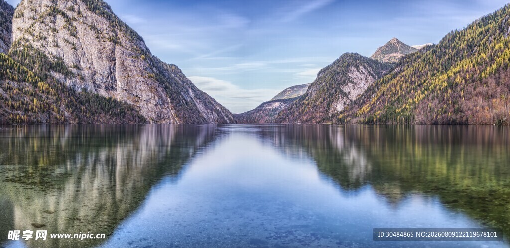 宁静山水间的绝美湖景