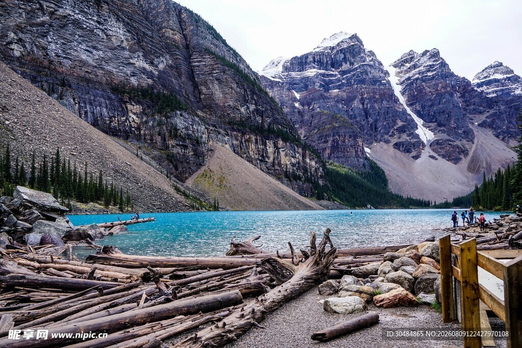 美丽的高山湖泊风景